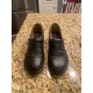 Brown's Landing Womens black leather clogs size 9.5 comfort shoe